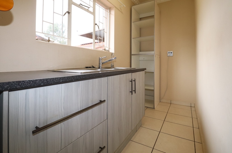 To Let 3 Bedroom Property for Rent in Flamwood North West